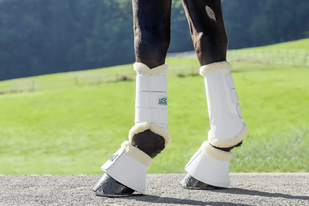 Dressage boots with fake-fur lining