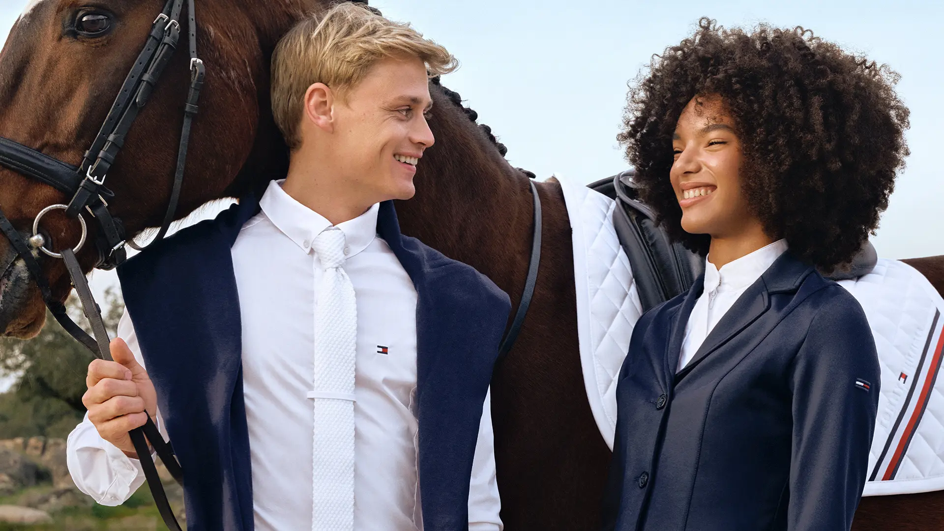 Reiterin in klassischem Dressurlook Klasse E bis M