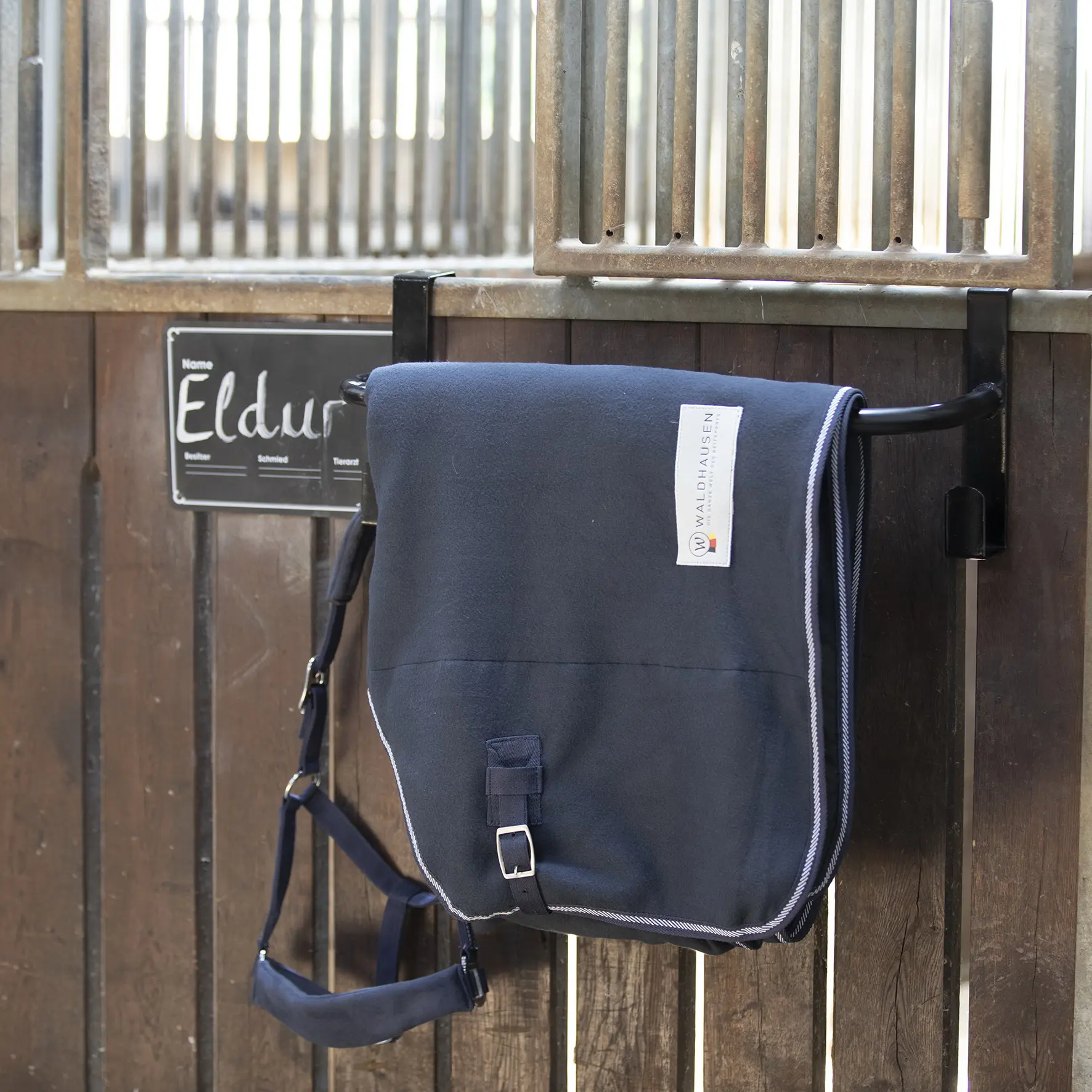 Rug holder for stable door, adjustable