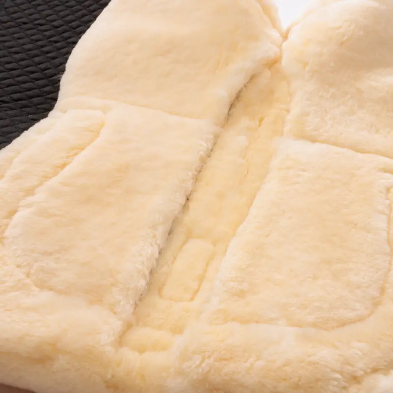 Schabracke - Lammfell mit innenliegenden Taschen