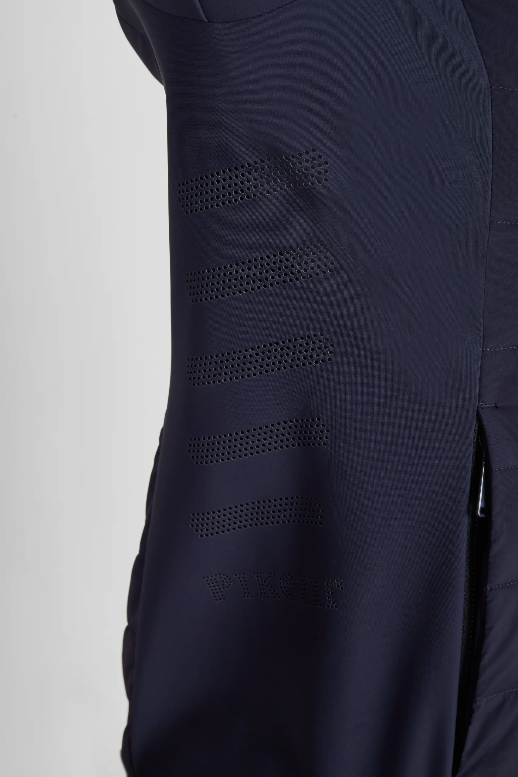 Damen HYBRID JACKET The Core Sommer 2026
