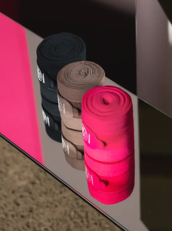Eskadron Dynamic 2026 in Lipstick, Navy und Powdertaupe
